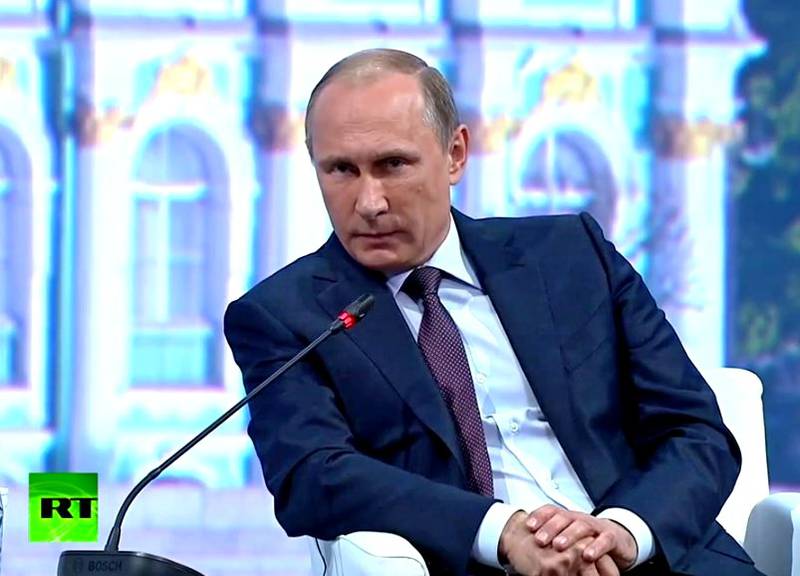 Владимир Путин принимает участие в ПМЭФ
