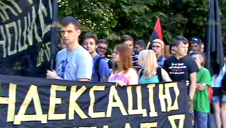 Радикалы во Львове протестуют против обнищания жителей Украины