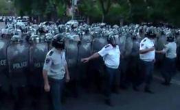 Обезглавленное движение в состоянии хаоса: проспект Баграмяна в Ереване ждет развязки