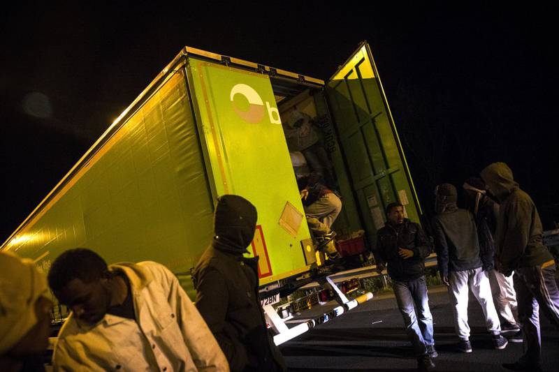 Ситуация с беженцами в Европе вышла из-под контроля. В борьбу вступили правые силы