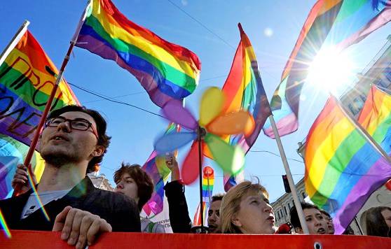 В России совместят гей-парад и день ВДВ