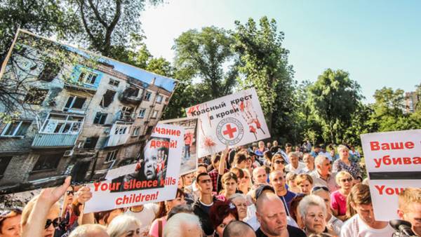 Жители Донецка едва не устроили самосуд над миссией ОБСЕ Жители Донецка едва не устроили самосуд над миссией ОБСЕ