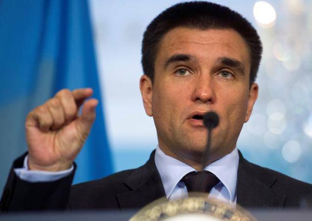 Киев намерен запретить въезд депутатам Франции, посетившим Крым