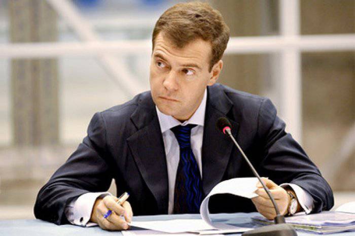 Медведев: Не мы начали, не нам завершать