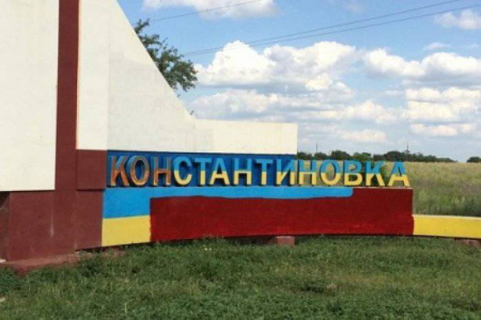 Константиновку перекрасили в цвета ДНР: город украинский чисто формально Константиновку перекрасили в цвета ДНР: город украинский чисто формально