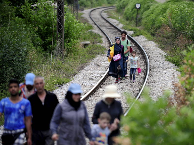 Сербия и Македония не может справить с огромным потоком беженцев