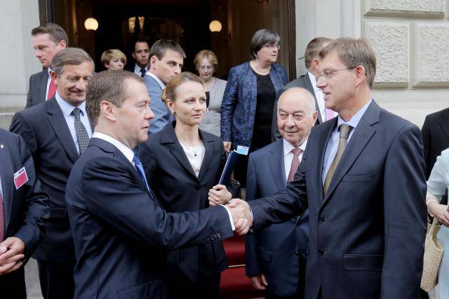 Церар и Медведев: снятие санкции против России в интересах всех