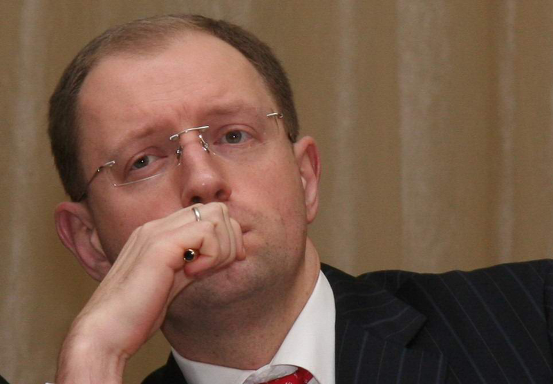 Политологи отругали Яценюка за его «работу» над индексацией зарплат