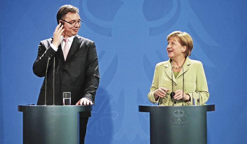 Меркель пообещала помочь Сербии на пути в ЕС