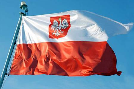 Польская оппозиция предлагает отказаться от вступления в зону евро, опасаясь греческого сценария