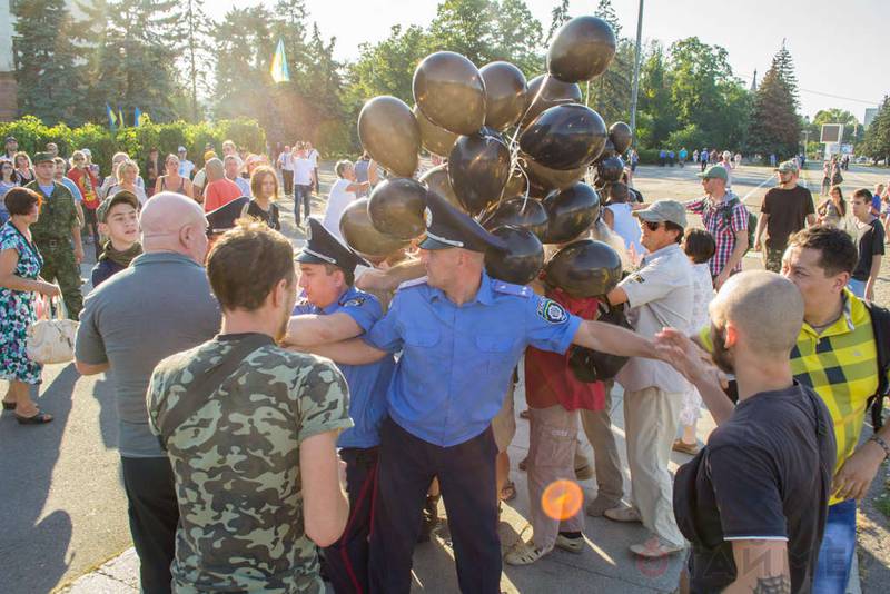 В Одессе активисты «Евромайдана» атаковали митинг памяти жертв 2 мая