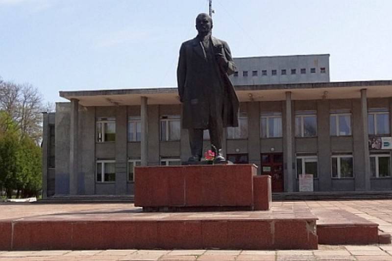 В Черниговской области вернули Ленина