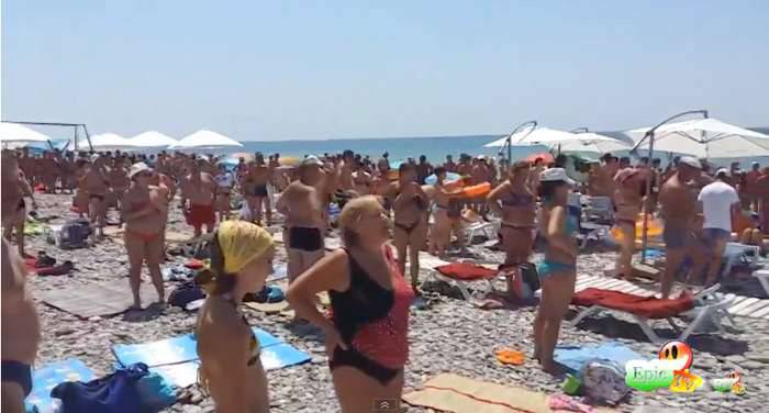 "Пресса Украины": На пляже в Сочи крутят Гимн России каждые 20 минут