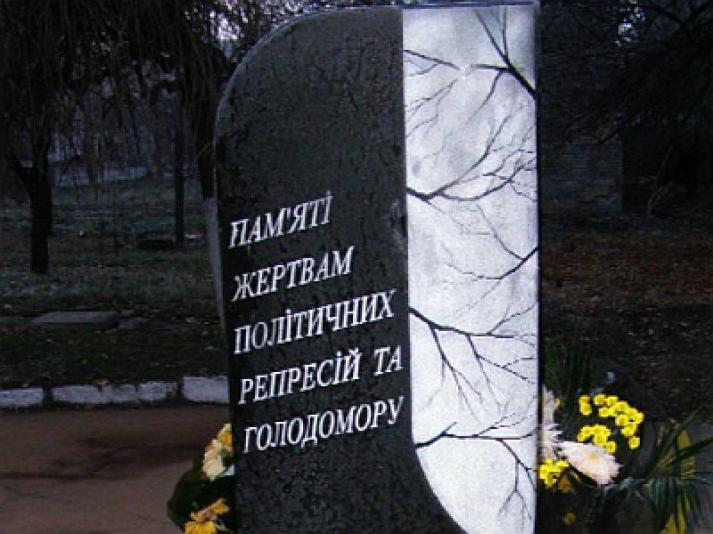 Свидомые в ужасе оттого, что в ЛДНР сносят памятники голодомору