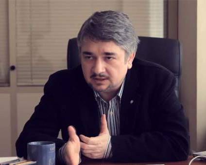 Ростислав Ищенко: Порошенко могут пообещать кредит за хорошее поведение