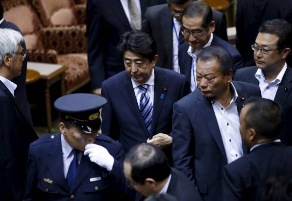 Оппозиция внесла в парламент Японии проект резолюции о недоверии правительству