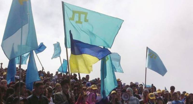 Татары требуют у Порошенко денег, угрожая закончить блокаду Крыма