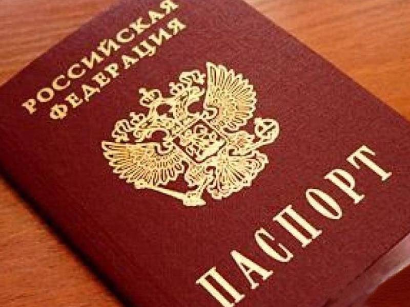 10 знаменитостей, получивших или желающих получить российское гражданство