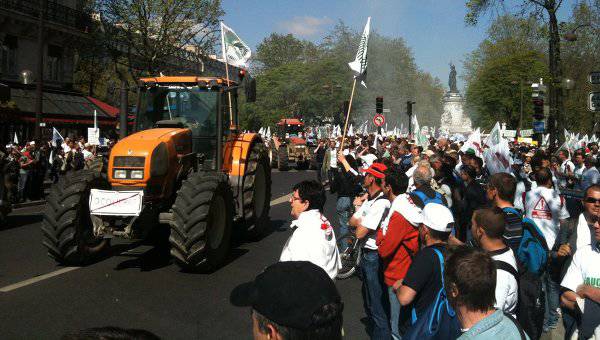 Тысячи французских фермеров выйдут на митинг против антироссийских санкций и высоких налогов
