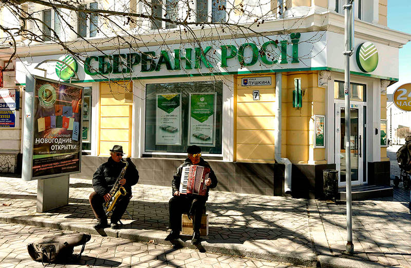 Порошенко хочет, но не может: российские киты держат банковский сектор Украины