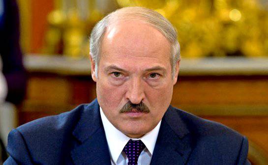 Лукашенко пожелал Порошенко достижения всех намеченных целей Лукашенко пожелал Порошенко достижения всех намеченных целей