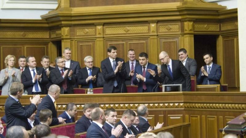 «Голые короли» Украины: Рада ищет спасения в перезагрузке правительства