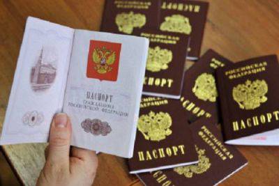 В Крыму изымают лишние российские паспорта