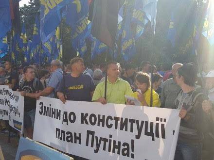 Вопрос статуса Донбасса закрутил украинскую внутриполитическую карусель