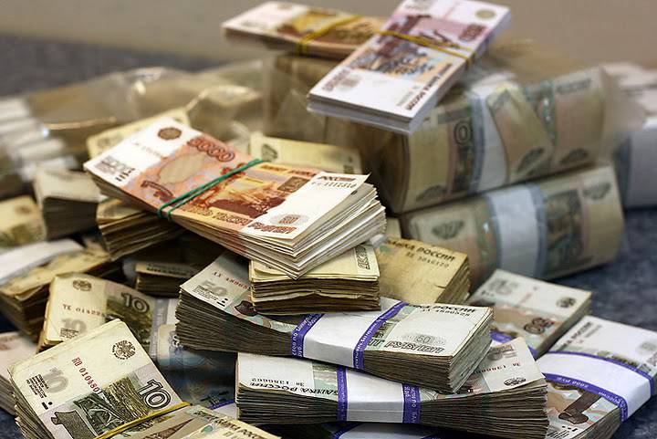 Почему в России деньгам сейчас уютнее, чем в США