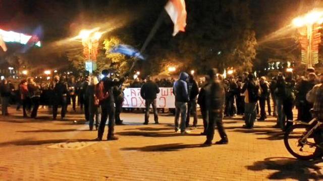 В центре Минска начали собираться оппозиционеры с флагами Евросоюза