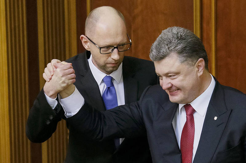 Почему Украина с таким увлечением пилит ветку, на которой сидит?