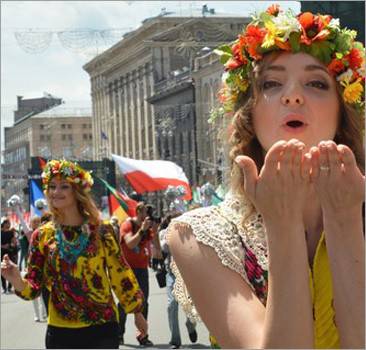 Спокойствие, только спокойствие: украинцы пакуют чемоданы в Европу