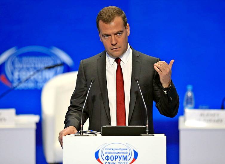 Медведев: Запад стремится ограничить участие России в построении нового миропорядка