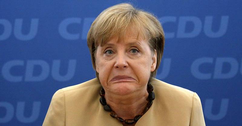 Меркель спрячется под забором