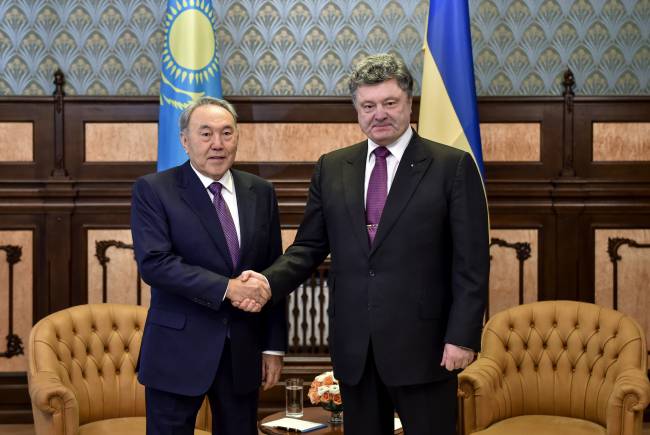 Итог встречи в Астане: Назарбаев будет «лечить» Порошенко