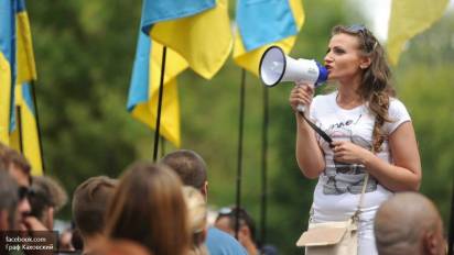 Кормить и воспитывать: Украина видит Запад как учительницу на пенсии