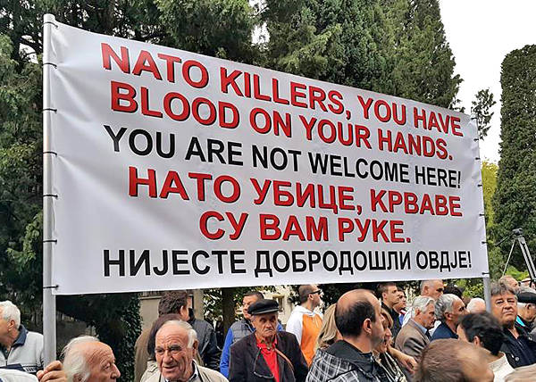 Маятник «майданов» ударил по НАТО из Черногории?