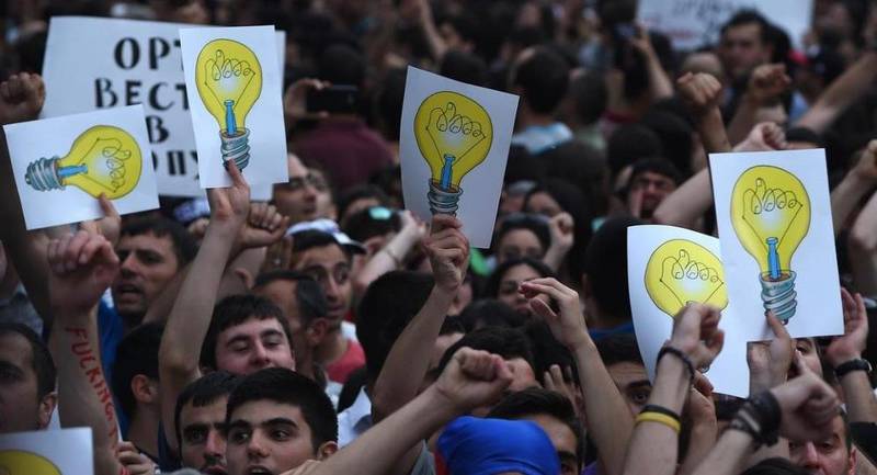 Армения: Электромайданы, сделки и информационные кампании