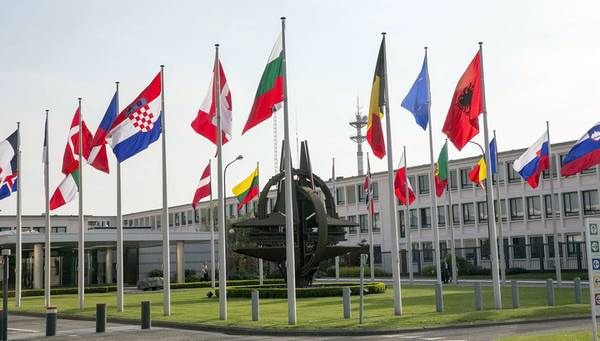 НАТО просит добавить санкций против России