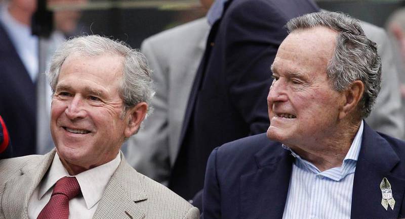 Джордж Буш старший в своей биографии раскритиковал сына