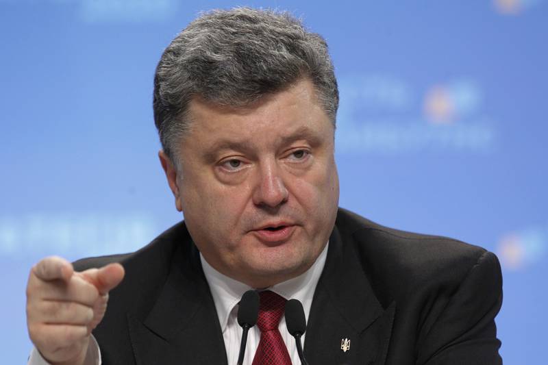 Порошенко беспокоится о сбежавших от его повышенной заботы украинцах