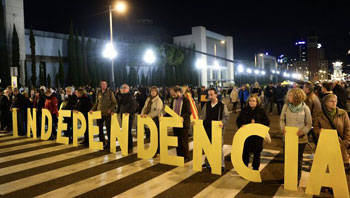 Каталонский парламент принял резолюцию о начале процесса независимости