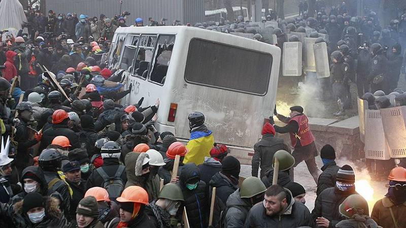 Героев «майдана» хотят отправить усмирять оппозицию Черногории Героев «майдана» хотят отправить усмирять оппозицию Черногории