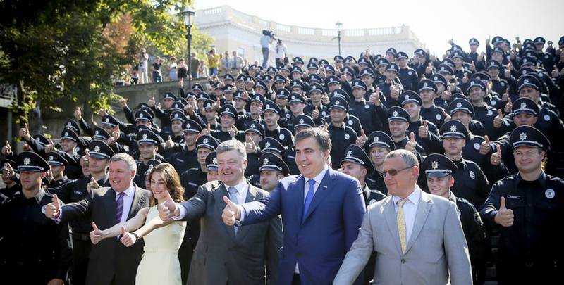 Евродемократия: Саакашвили требует тюрьмы для полицейских