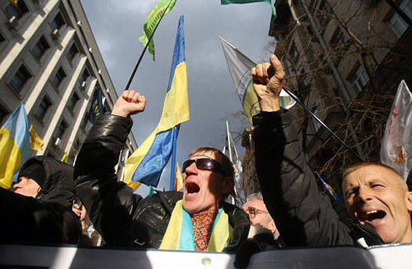 Раздор украинской «оппозиции»: «секты осатанелых от жажды власти» и их альянсы