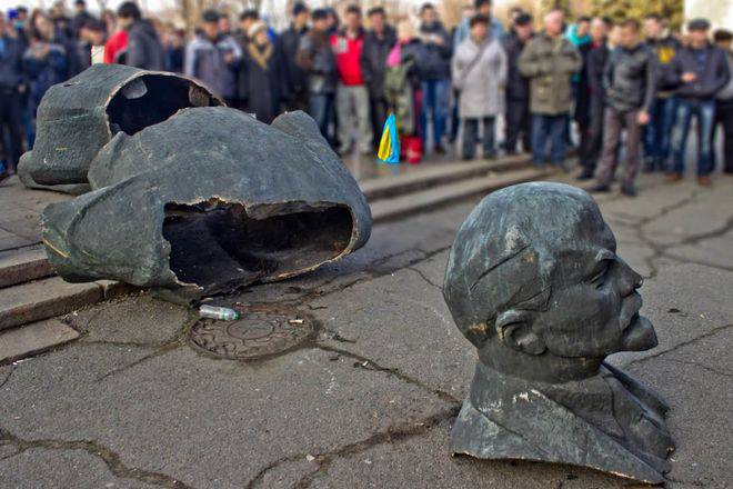 Декоммунизация и УИНП. От театра «Варьете» до Аненербе