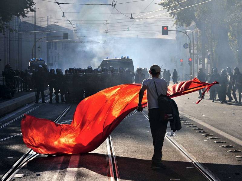 Красные флаги над бандеровским Киевом