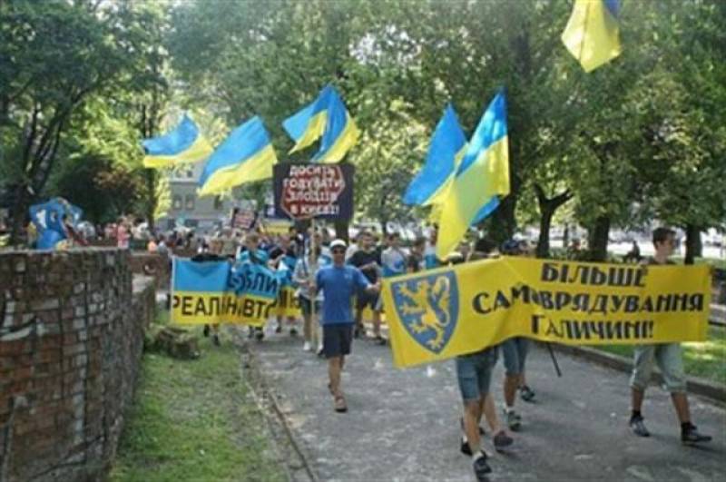 Националистической революции на Украине не бывать, а вот выталкивание Западной Украины – очень вероятно