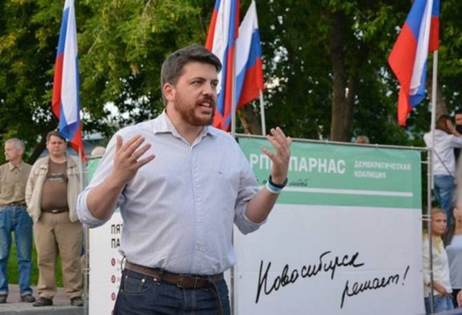 Закон не писан: соратник Навального нарушил подписку о невыезде ради отдыха Закон не писан: соратник Навального нарушил подписку о невыезде ради отдыха