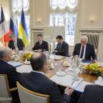 Киев не договорился: Действие минских соглашений продлено до 2016 года